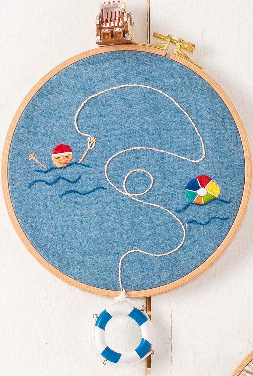 Modellansicht Bild 8: Stickbilder und Matchsack mit Meeresmotiven und Reiseerinnerungen