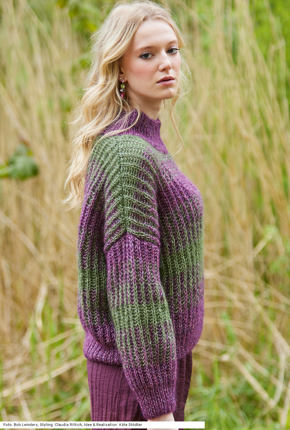 Modellansicht Bild 4: Pulli mit zweifarbigem Patent in Brombeer und Oliv