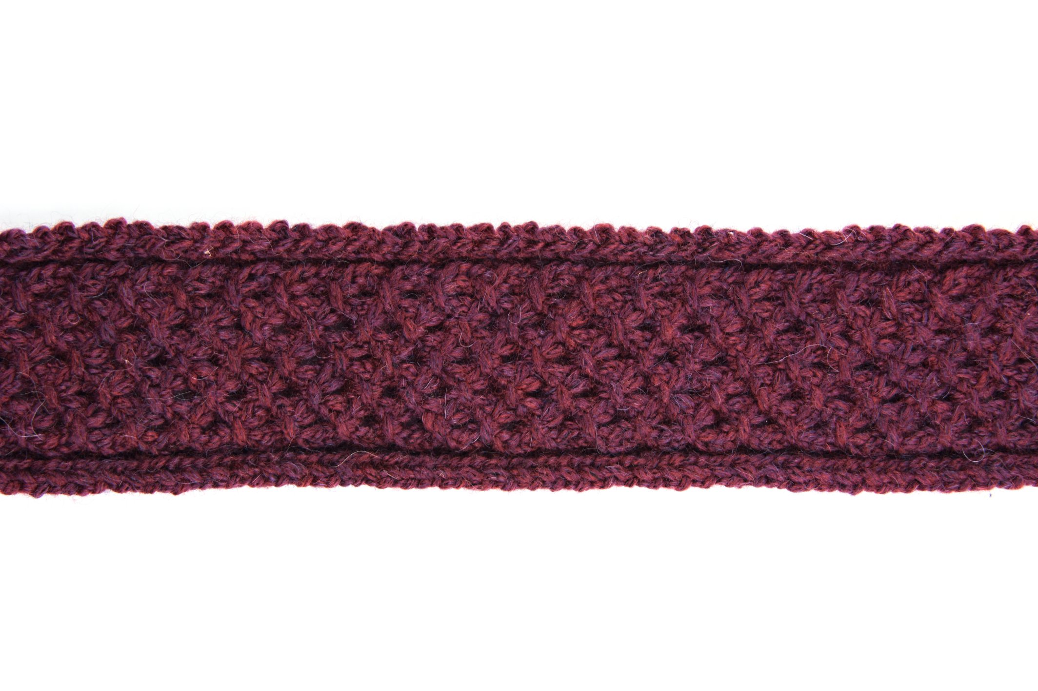 Bordeauxrot, gehäkeltes Muster, handgemacht, modisch, warm und strukturiert, perfekte Winteraccessoire.