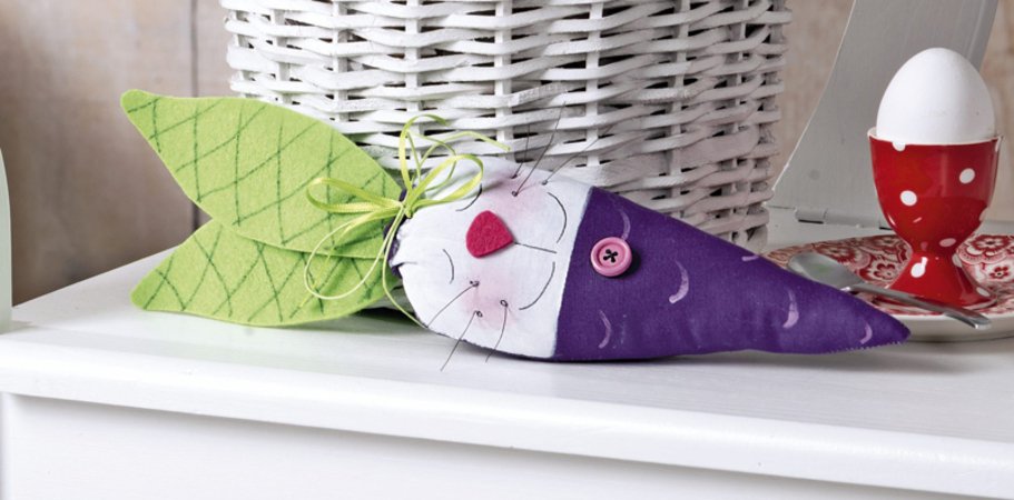 Modellansicht Bild 2: Deko-Hasen in Karottenform aus buntem Stoff