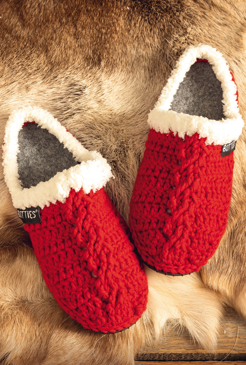 Modellansicht Bild 5: Gehäkelte rot-weiße Weihnachts-Botties