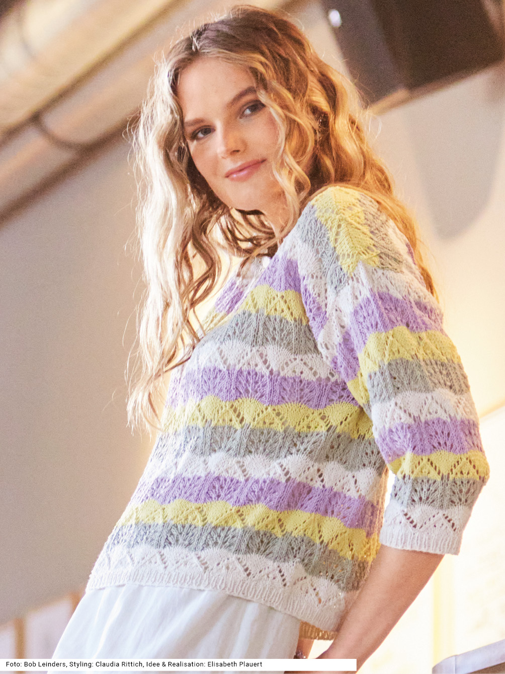 Modellansicht Bild 1: Pullover mit Ajourmuster
