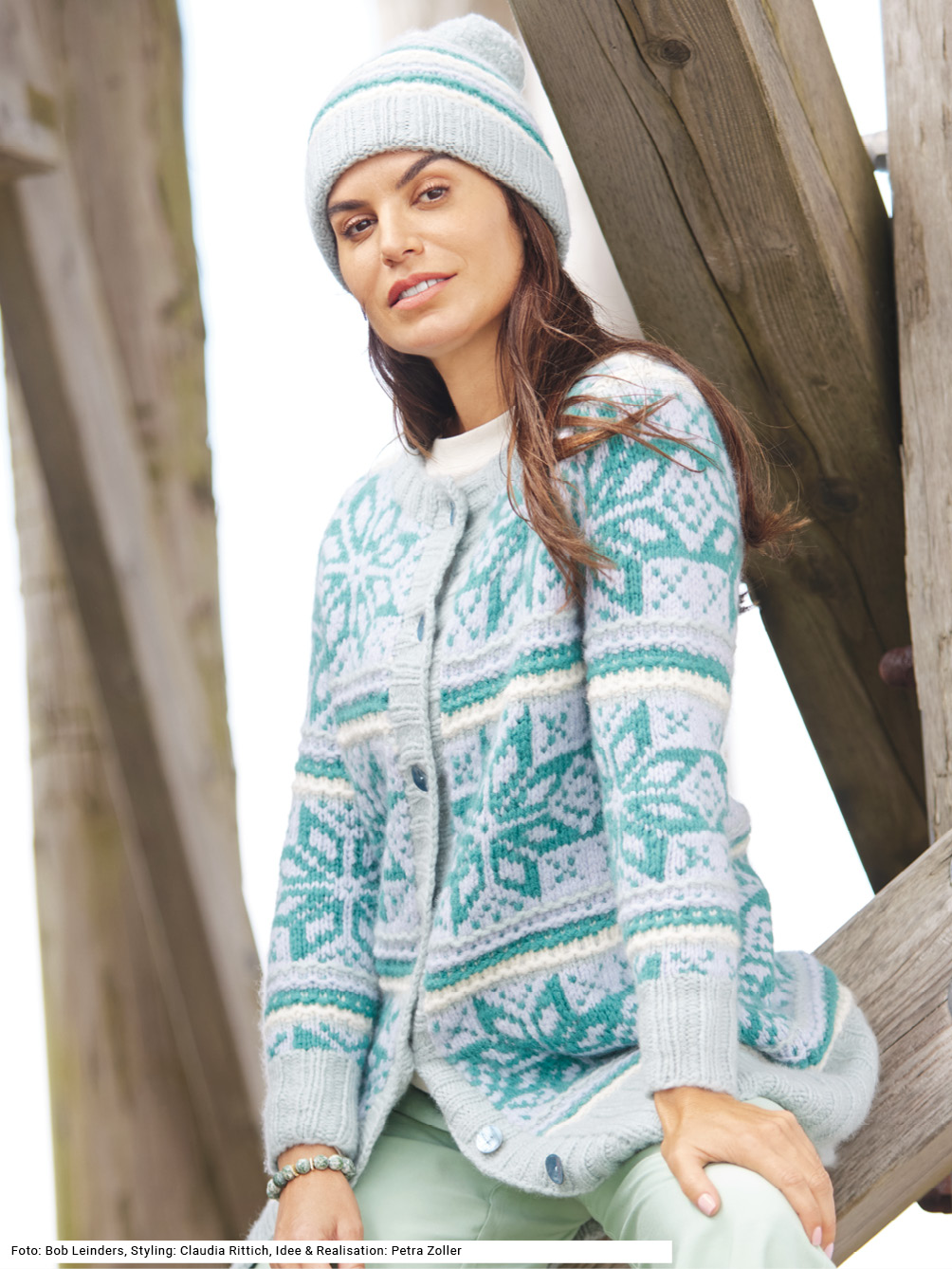 Modellansicht Bild 1: Norwegerjacke und Mütze in Flieder, Grün, Mint und Weiß