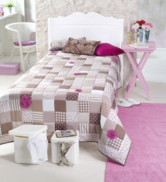 Braun-pinkes Patchwork-Design, kariert und gepunktet. Handarbeit; charmante, modische Eleganz.