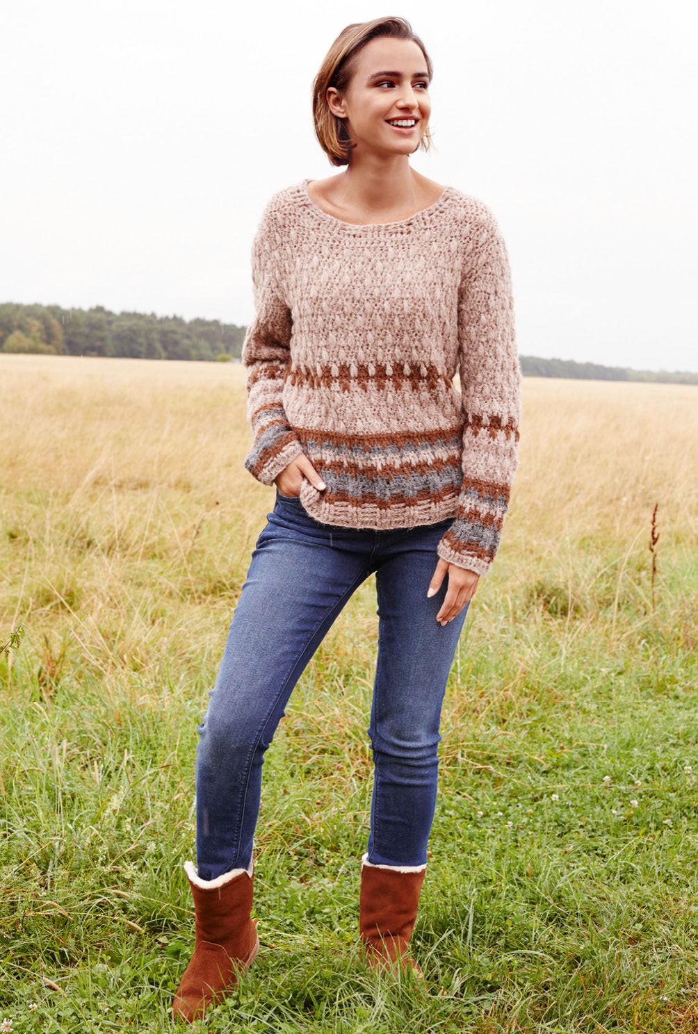 Modellansicht Bild 2: Gerader, gehäkelter Pullover mit mäßigem Trompetenärmel