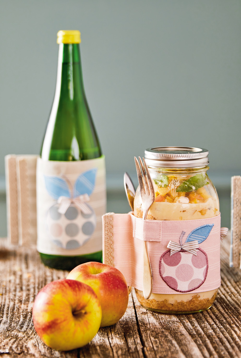 Modellansicht Bild 5: Genähte Banderolen für verschiedene Gläser und Flaschen