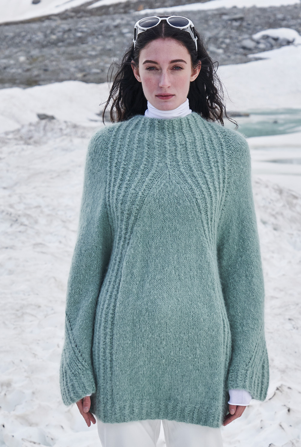 Modellansicht Bild 2: Formvollendet: Rund gestrickter Raglan-Pulli 