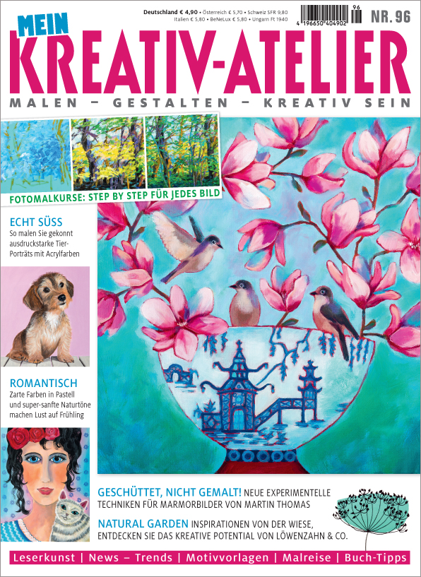 Pastellfarbene Blüten auf handgemalter Vase, zarte Details, romantisches Design.