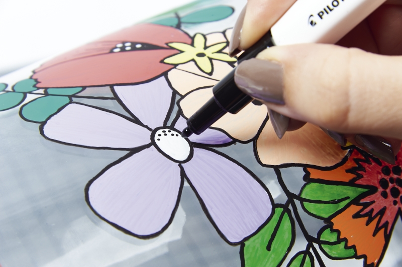 Handgemaltes Blumenmuster mit lebendigen Farben. Lilablüten, strukturiert, künstlerisch, selbstgemacht, kreativ.