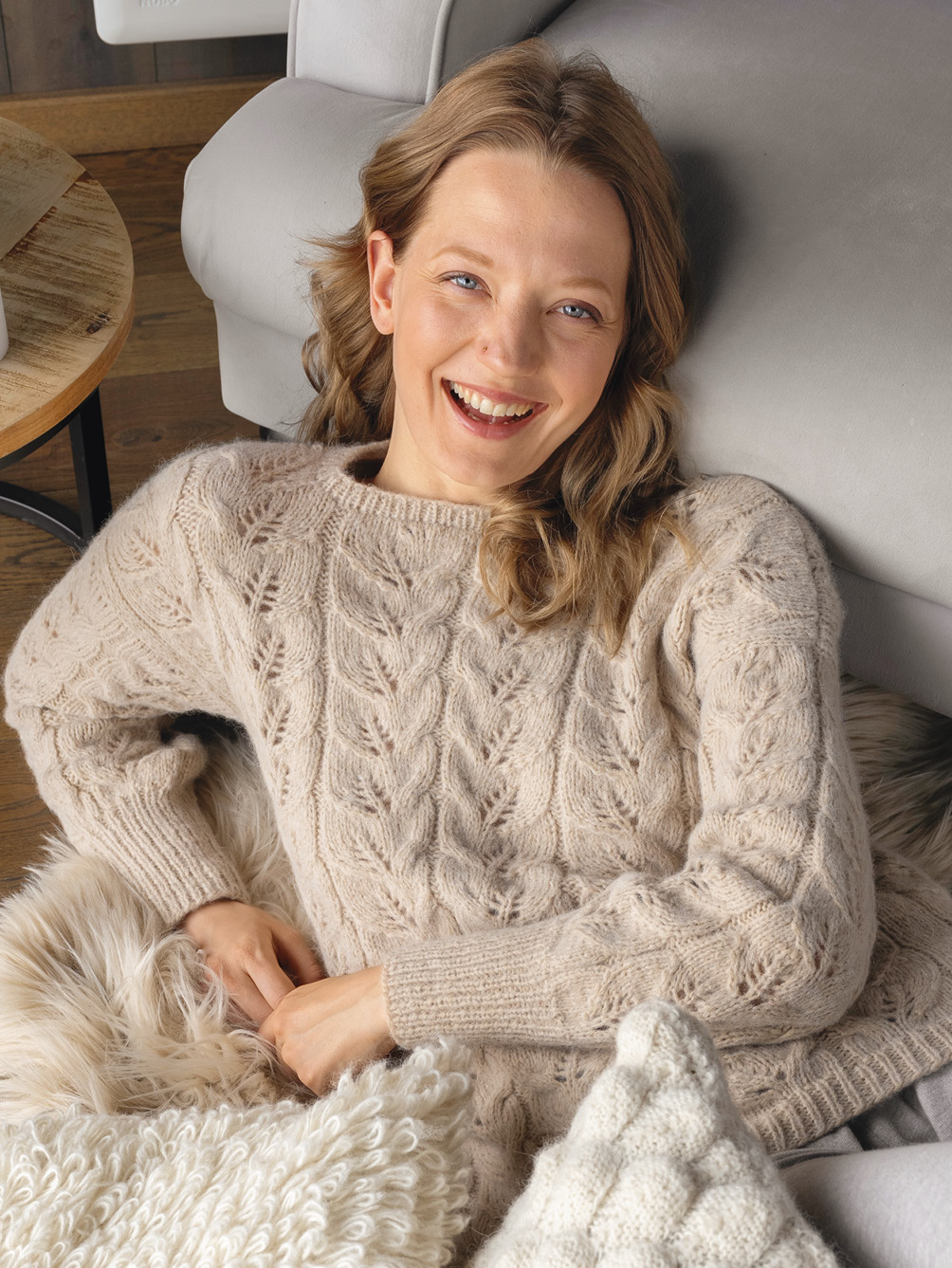 Modellansicht Bild 1: Pulli im Ajour-Blattmuster