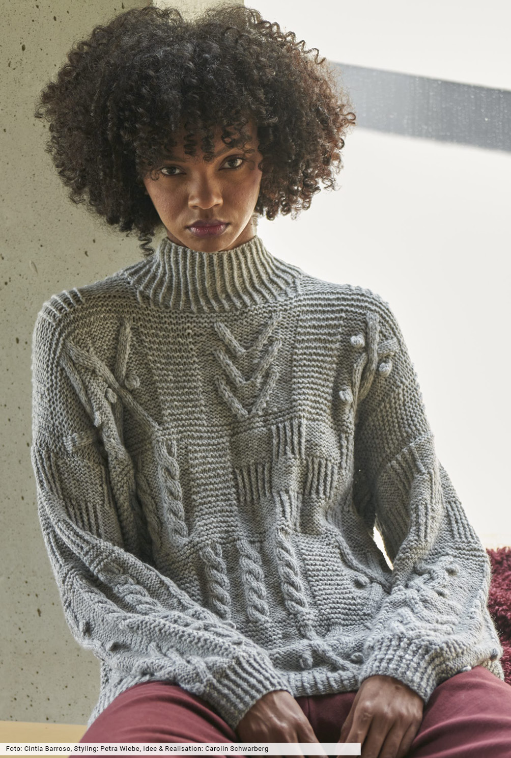 Modellansicht Bild 2: Grauer Mustermix-Pulli