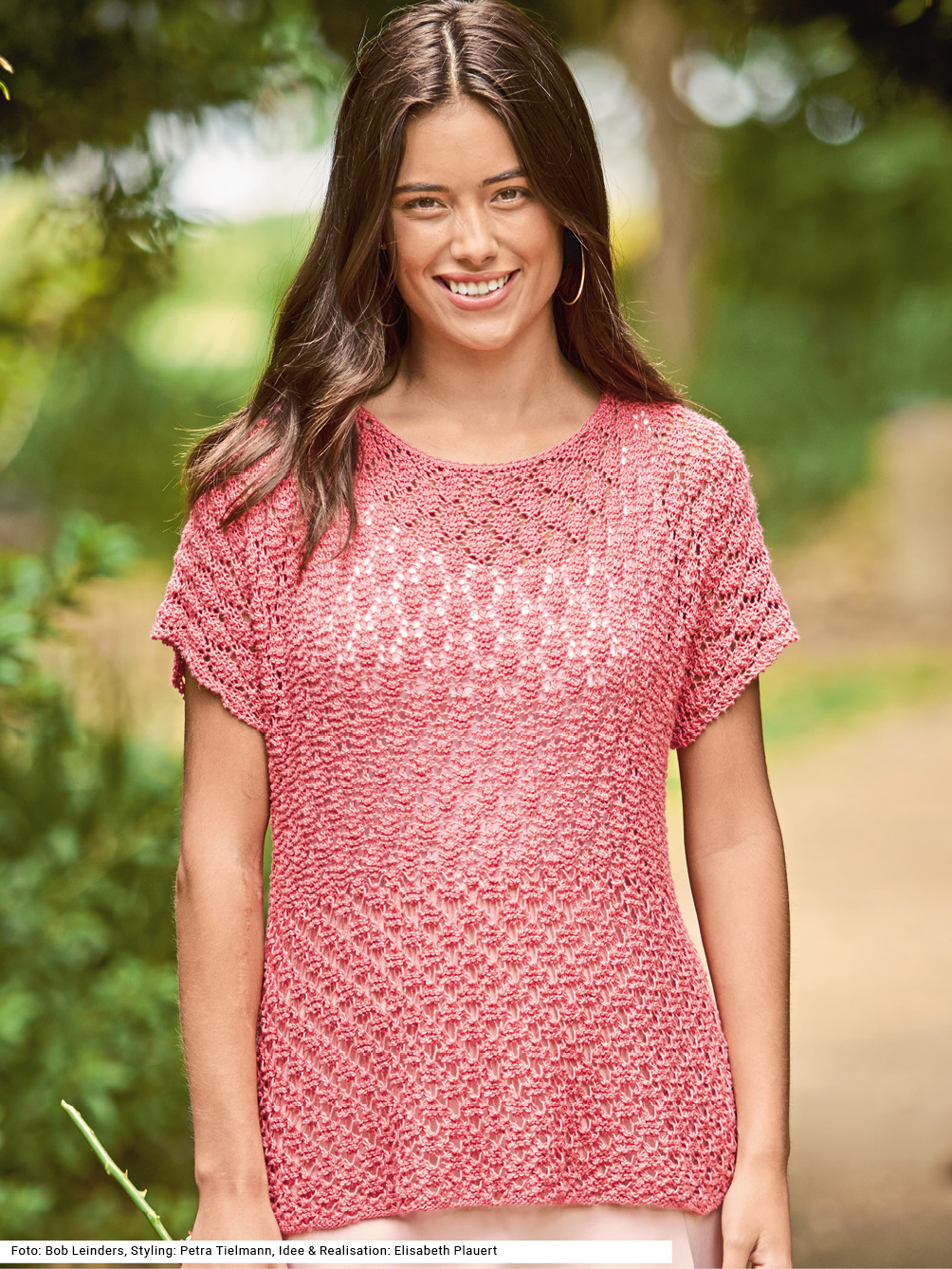 Modellansicht Bild 1: Pullover mit überschnittenen Schultern
