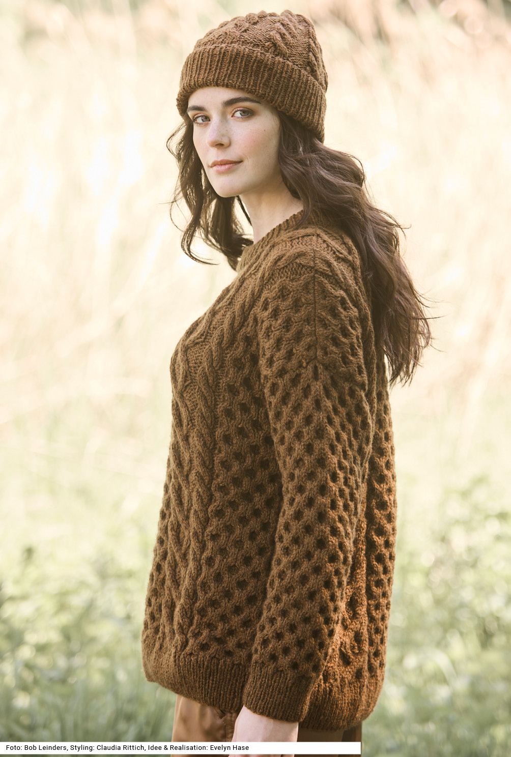Modellansicht Bild 3: Pulli und Mütze mit Aranmustern