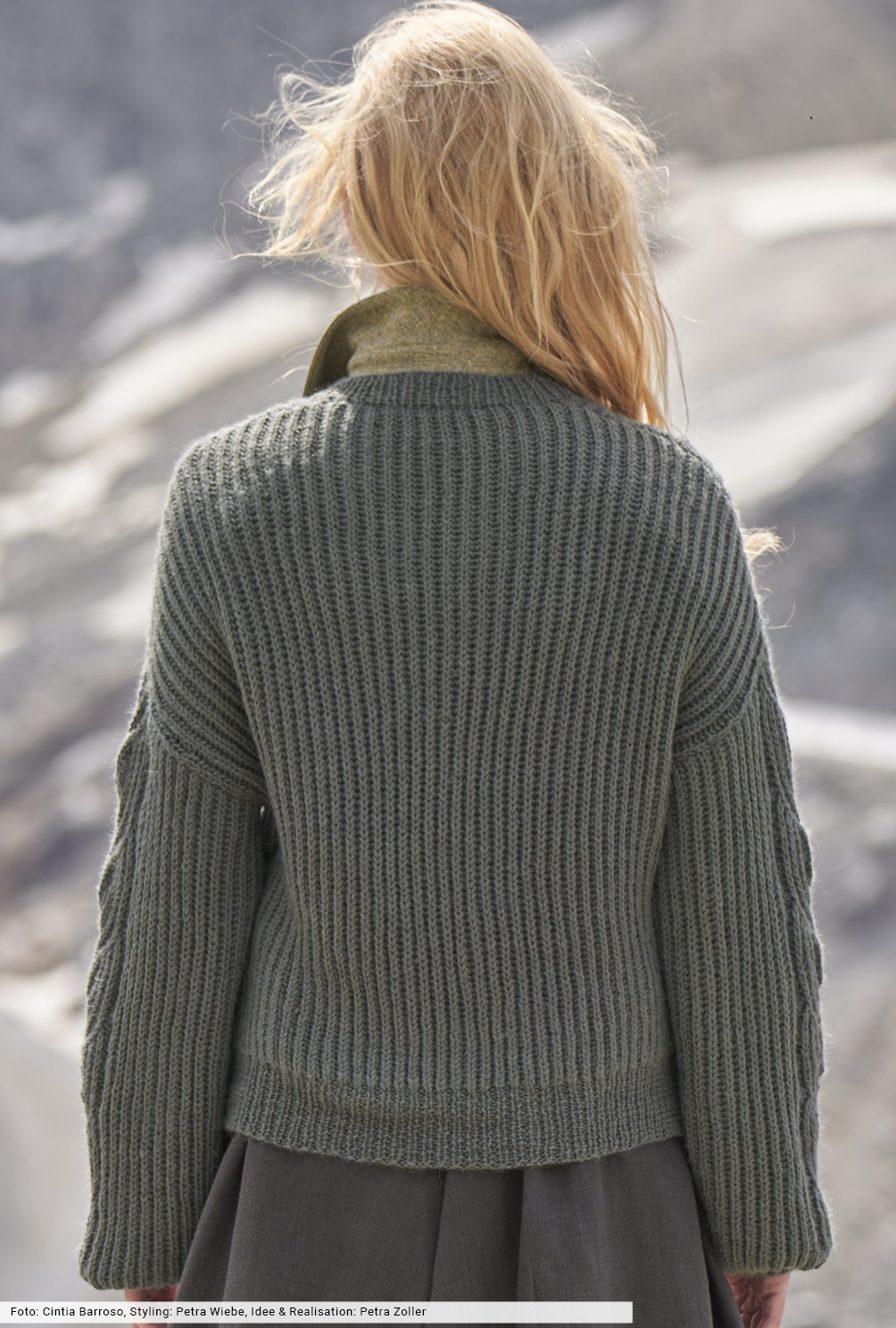 Modellansicht Bild 5: Patenmuster-Jacke mit Zöpfen
