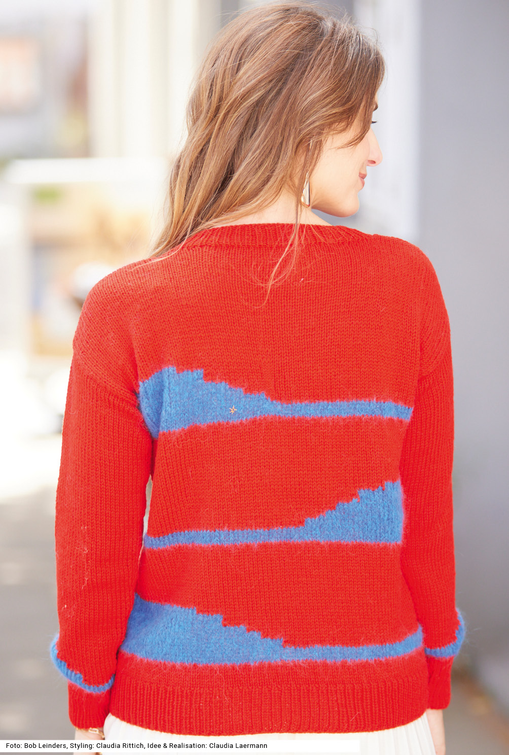 Modellansicht Bild 5: Flauschiger Pullover mit Intarsien-Streifen