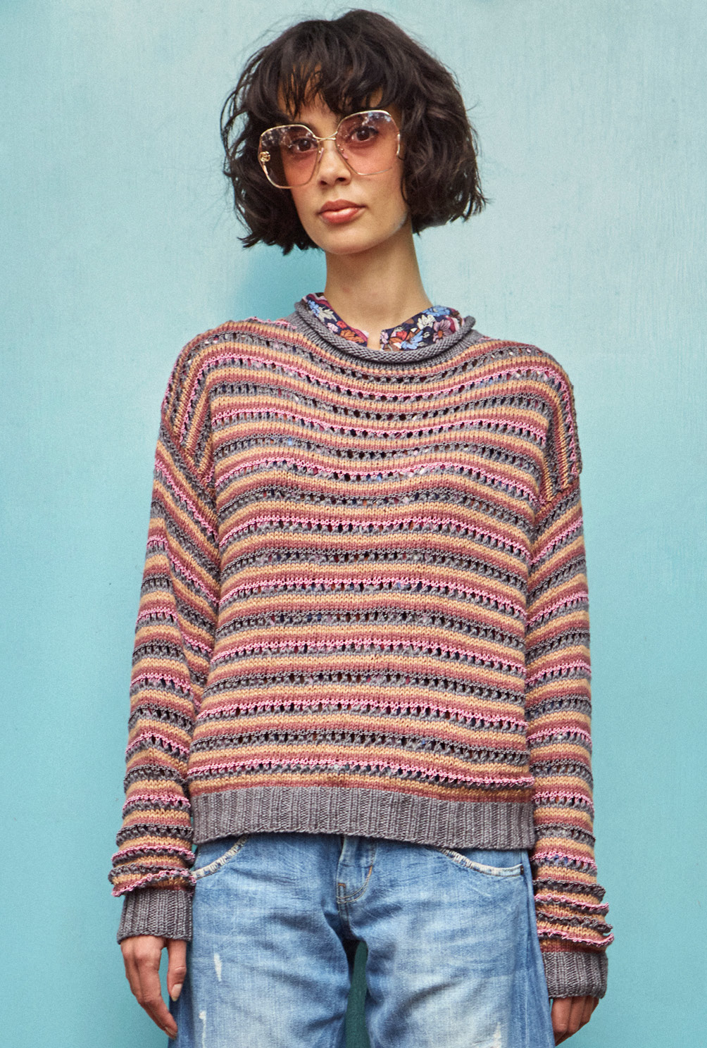 Modellansicht Bild 4: Ringelpulli mit Matt-Glanzeffekten