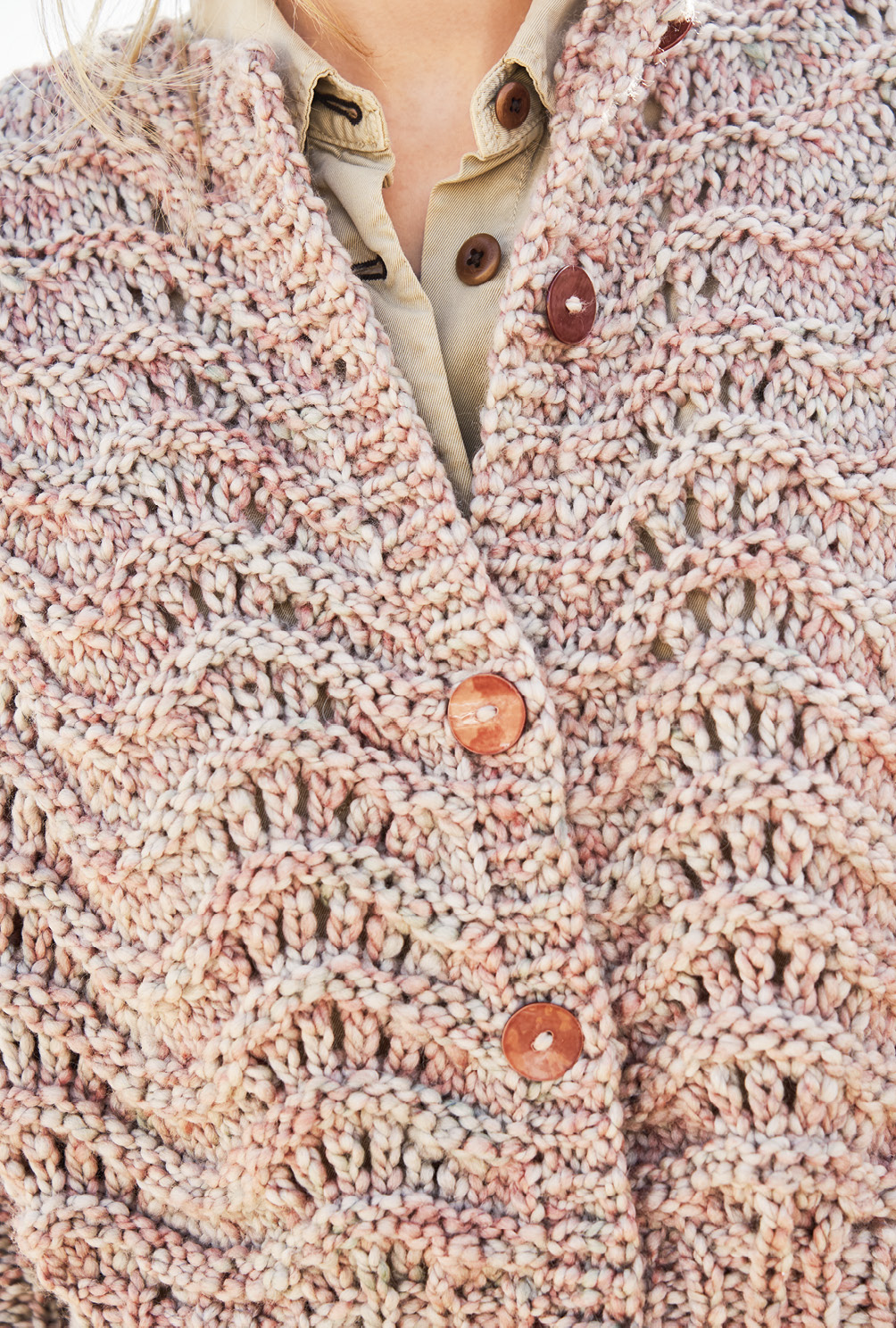 Modellansicht Bild 6: Kastige Jacke im Wellenmuster