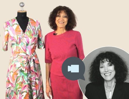 Buntes, selbstgemachtes Kleid mit floralem Muster und Wickelschnitt. Elegant, modisch und handgefertigt.