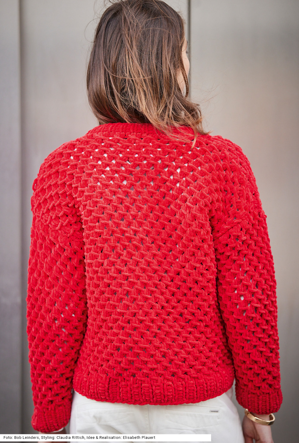 Modellansicht Bild 5: Jacke mit Lochmuster in Rot