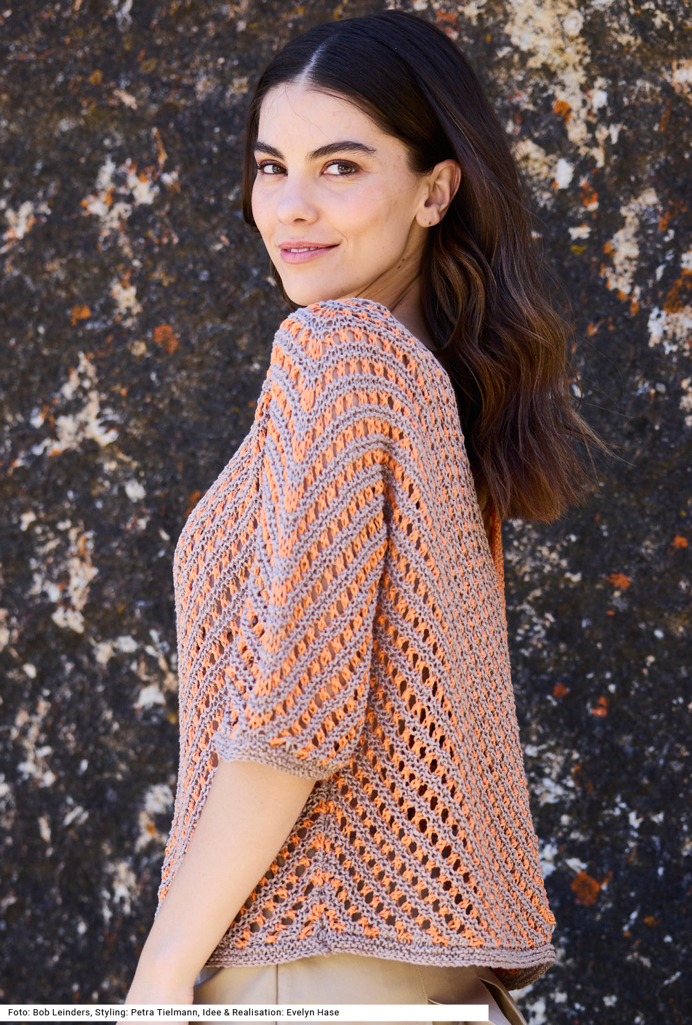 Modellansicht Bild 3: Diagonal gestrickter Pulli