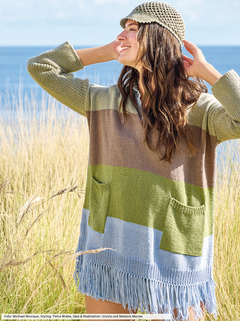 Modellansicht Bild 1: Streifenpulli mit Kappe