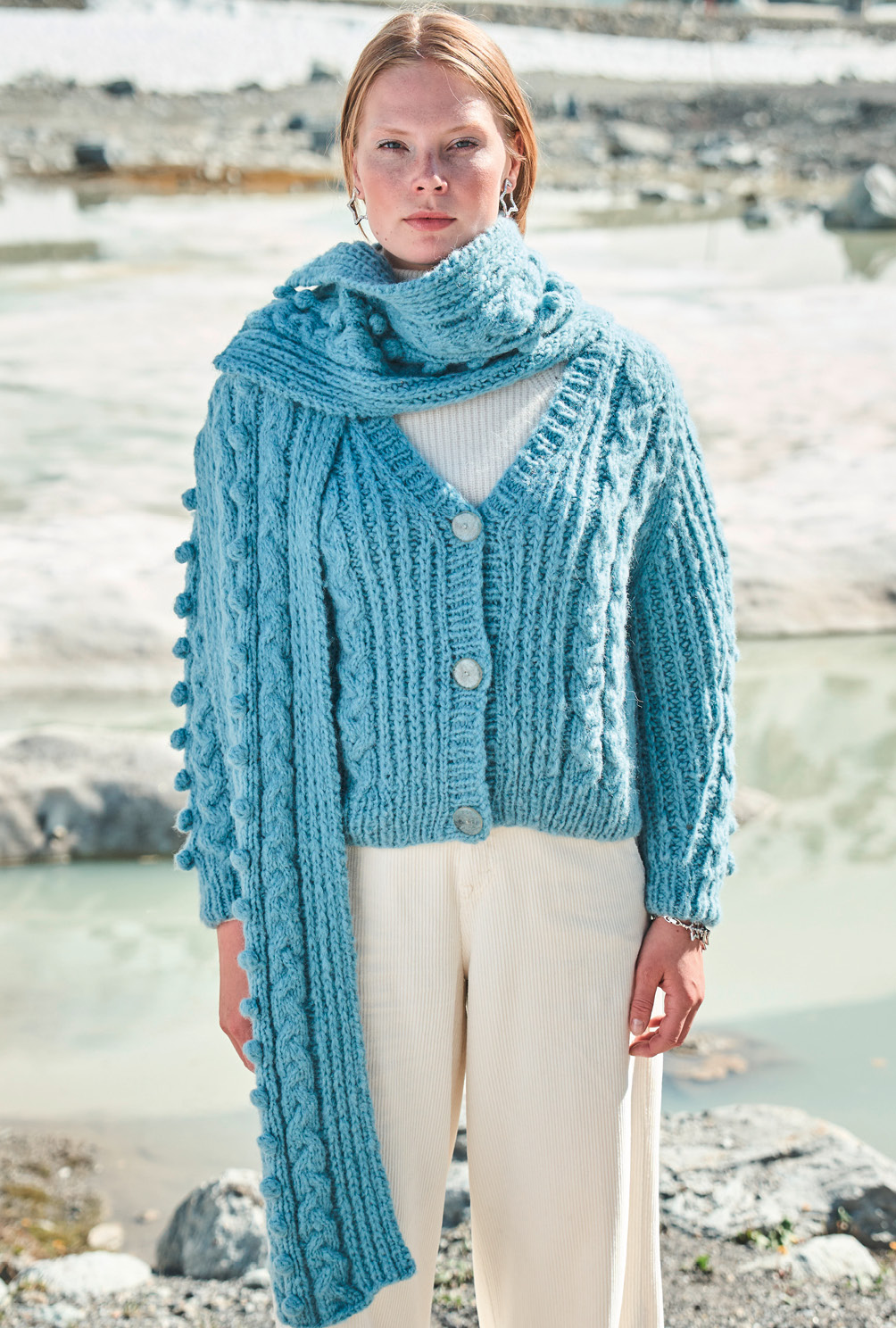 Modellansicht Bild 3: Cardigan mit Schal