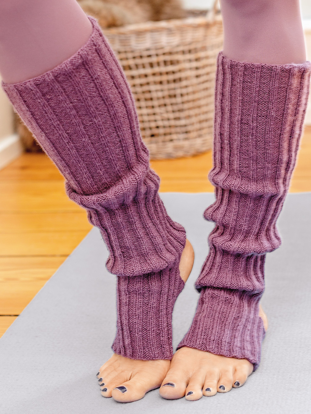 Gestrickte Yoga-Socken in Rosé