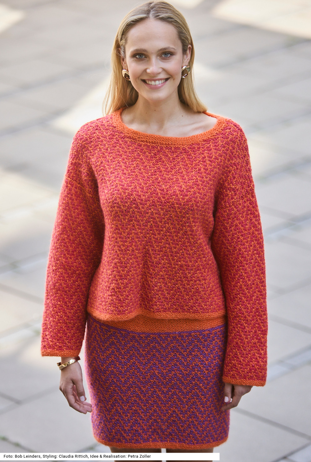 Modellansicht Bild 2: Pullover und Rock mit Hebemaschenmuster