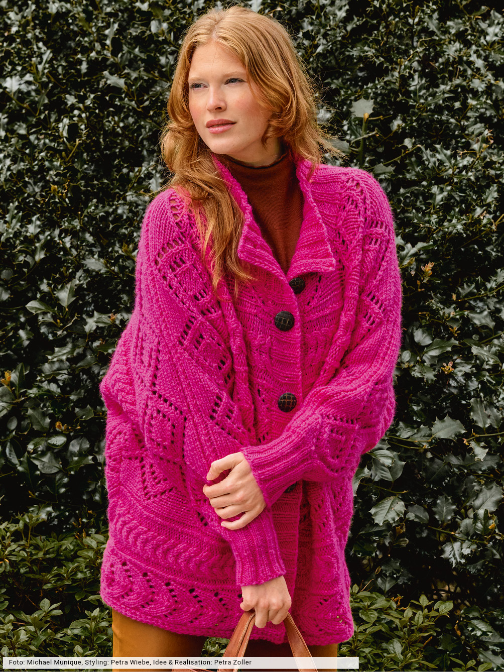 Modellansicht Bild 1: Quergestrickte Fledermausjacke