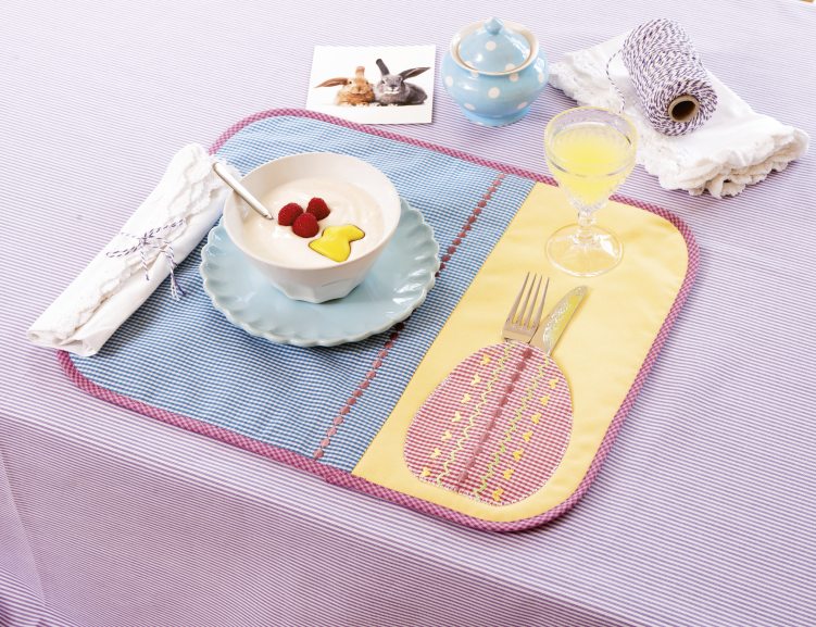 5-teiliges Oster-Näh-Set aus Tischdecke, Tischsets und 2 Kissen in Pastelltönen