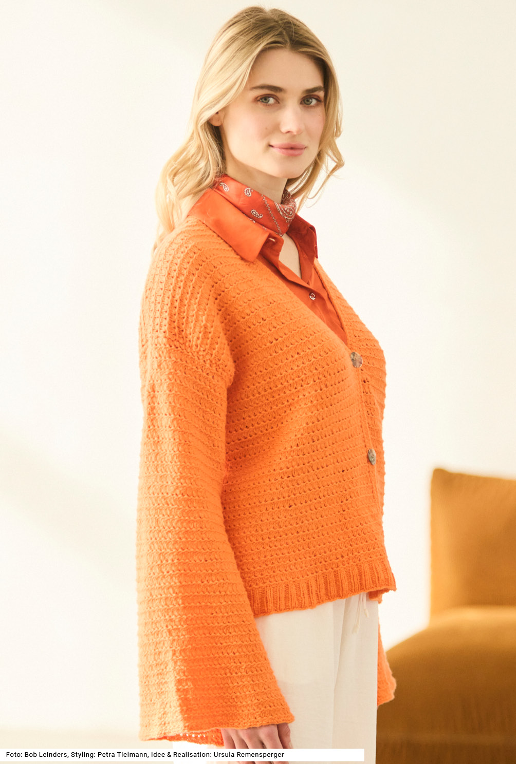 Modellansicht Bild 4: Jacke mit Trompetenärmeln