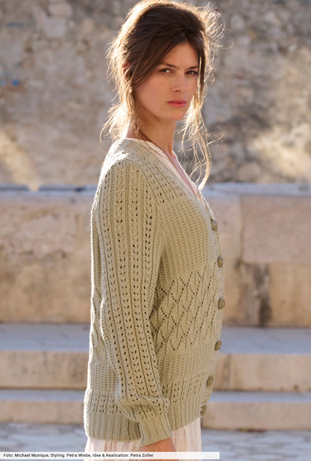 Modellansicht Bild 4: Cardigan im Mustermix