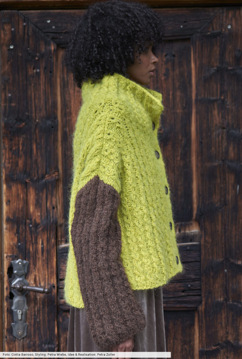 Modellansicht Bild 4: Zweifarbige Jacke mit Stehkragen