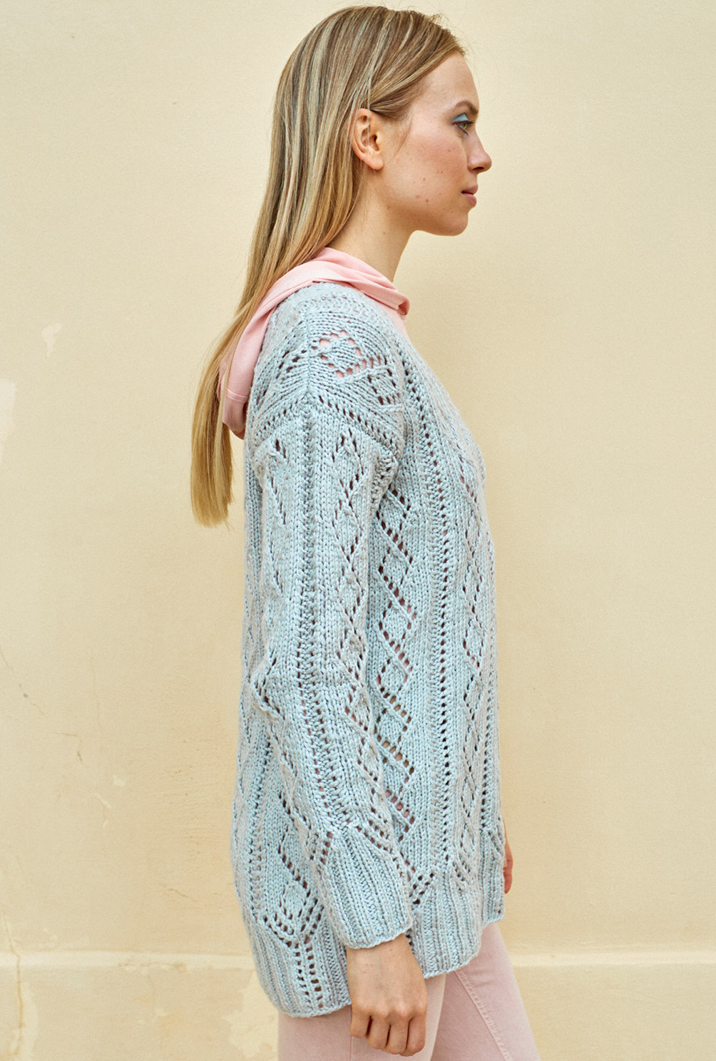 Modellansicht Bild 8: Longpulli mit harmonischem Ajourmuster