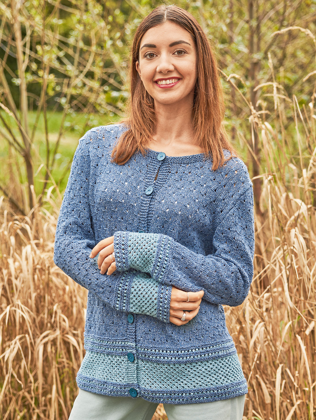 Zweifarbige Langarm-Strickjacke mit Strukturmustern