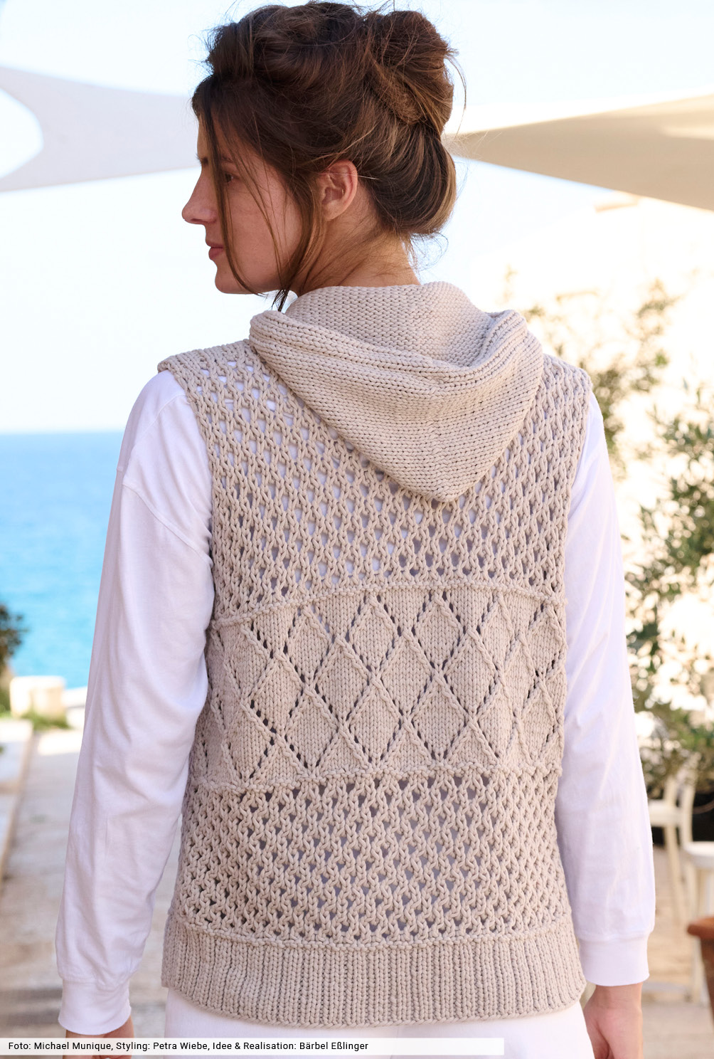 Modellansicht Bild 5: Pullunder mit Kapuze